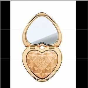 Too faced love light highlighter